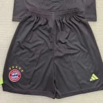 Short Bayern Münich portero color negro 25/26