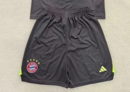 Short Bayern Münich portero color negro 25/26