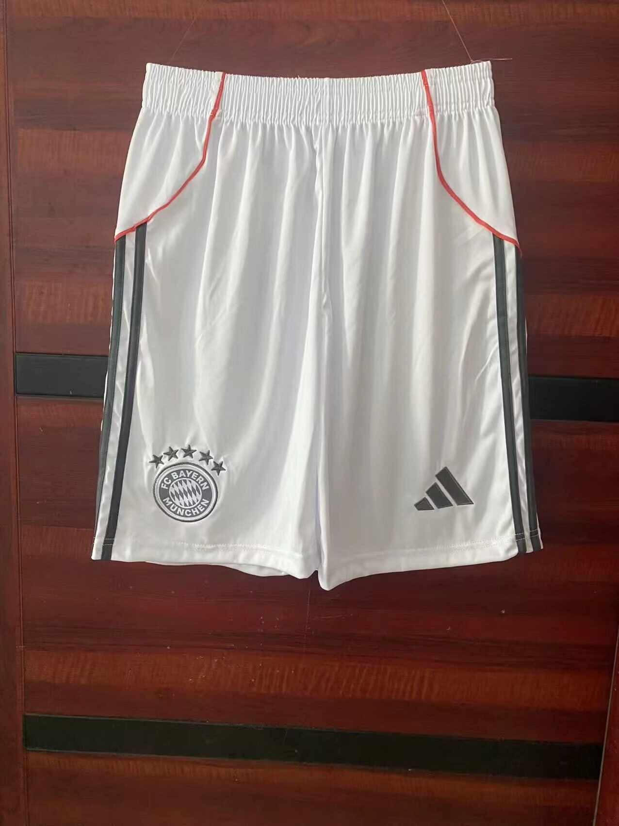 Short26-Bayern-visitante-portada Short Bayern Münich visitante 25/26 - Imagen 1