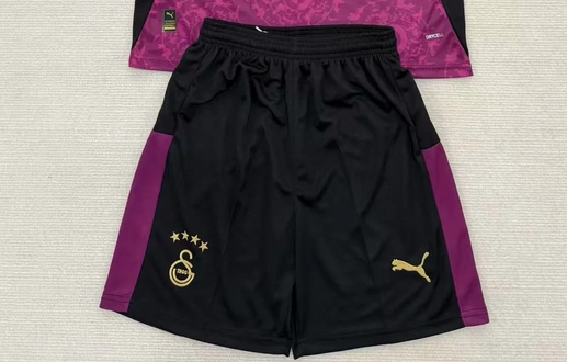 Short26-Galatasaray-alternativa-portada Short Galatasaray alternativa 25/26 - Imagen 1