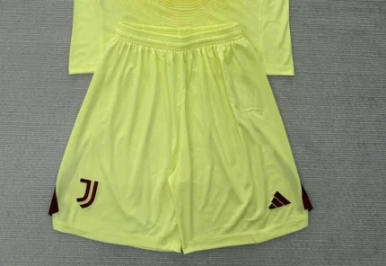 Short Juventus portero color amarillo 25/26