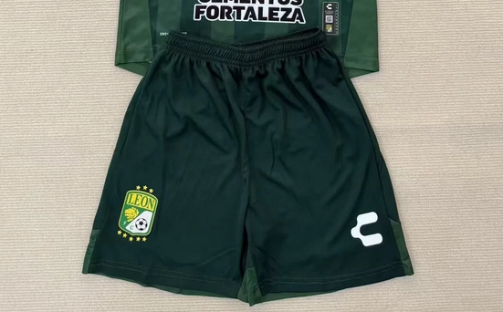 Short26-Leon-local-portada Short Club León local 25/26 - Imagen 1