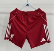 Short Liverpool local 25/26 versión jugador