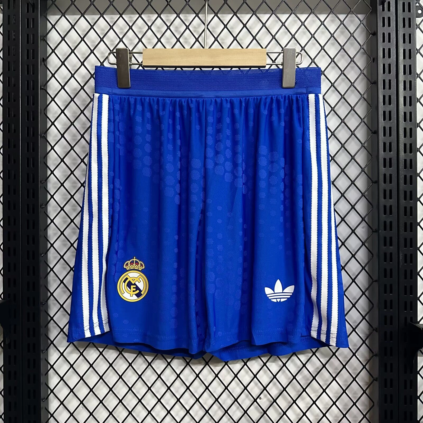 Short26-Madrid-alternativa-version-jugador-portada Short Real Madrid alternativa 25/26 versión jugador - Imagen 1