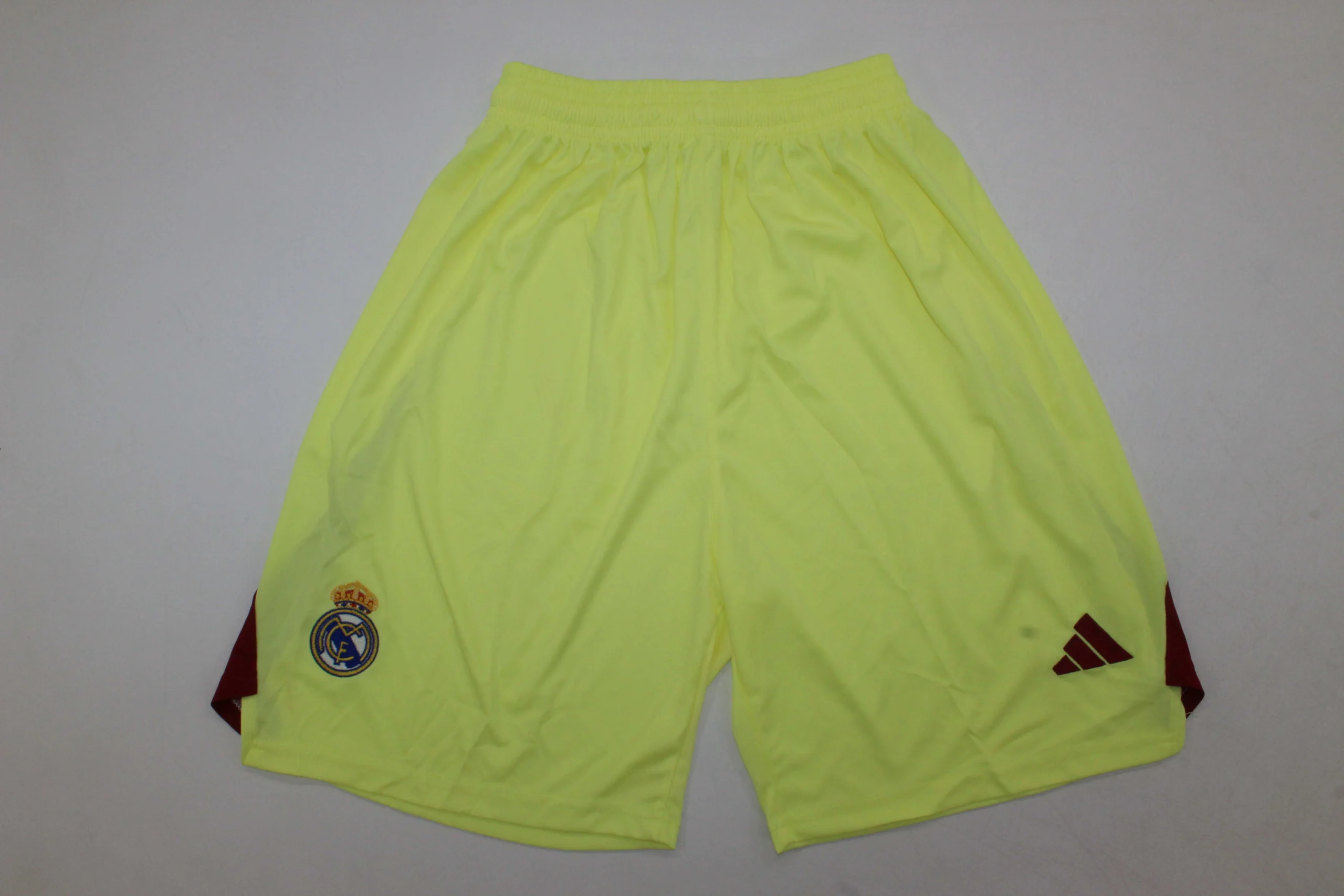 Short26-Madrid-portero-amarillo-portada Short Real Madrid portero color amarillo 25/26 - Imagen 1