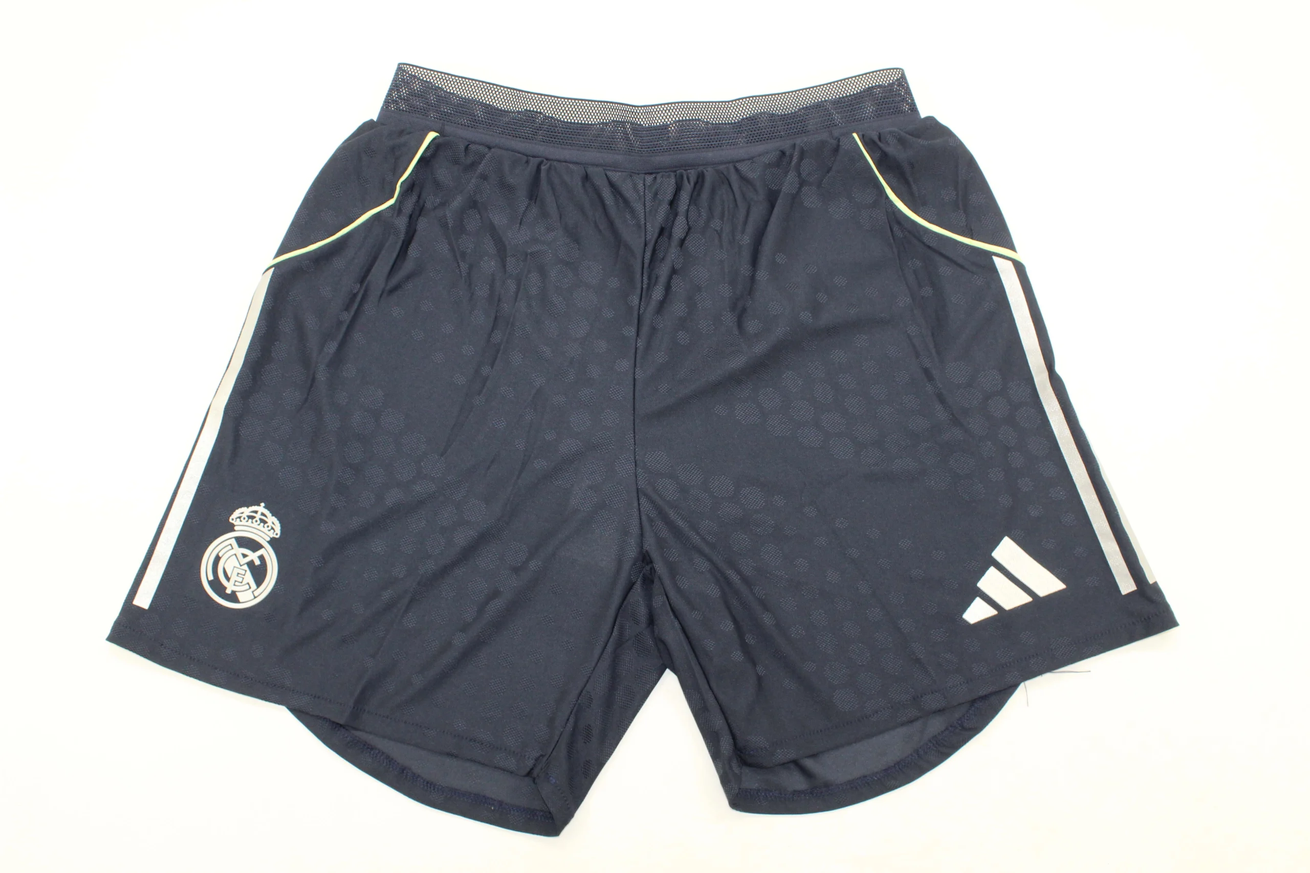 Short26-Madrid-visitante-version-jugador-portada Short Real Madrid visitante 25/26 versión jugador - Imagen 1