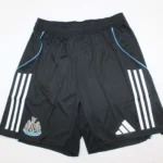 Short Newcastle United local 25/26 versión jugador