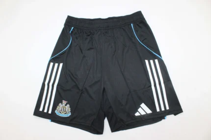 Short Newcastle United local 25/26 versión jugador