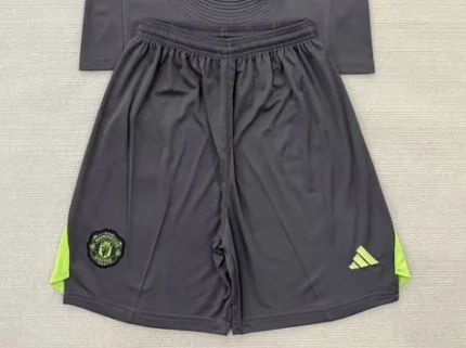 Short Manchester United portero color negro 25/26