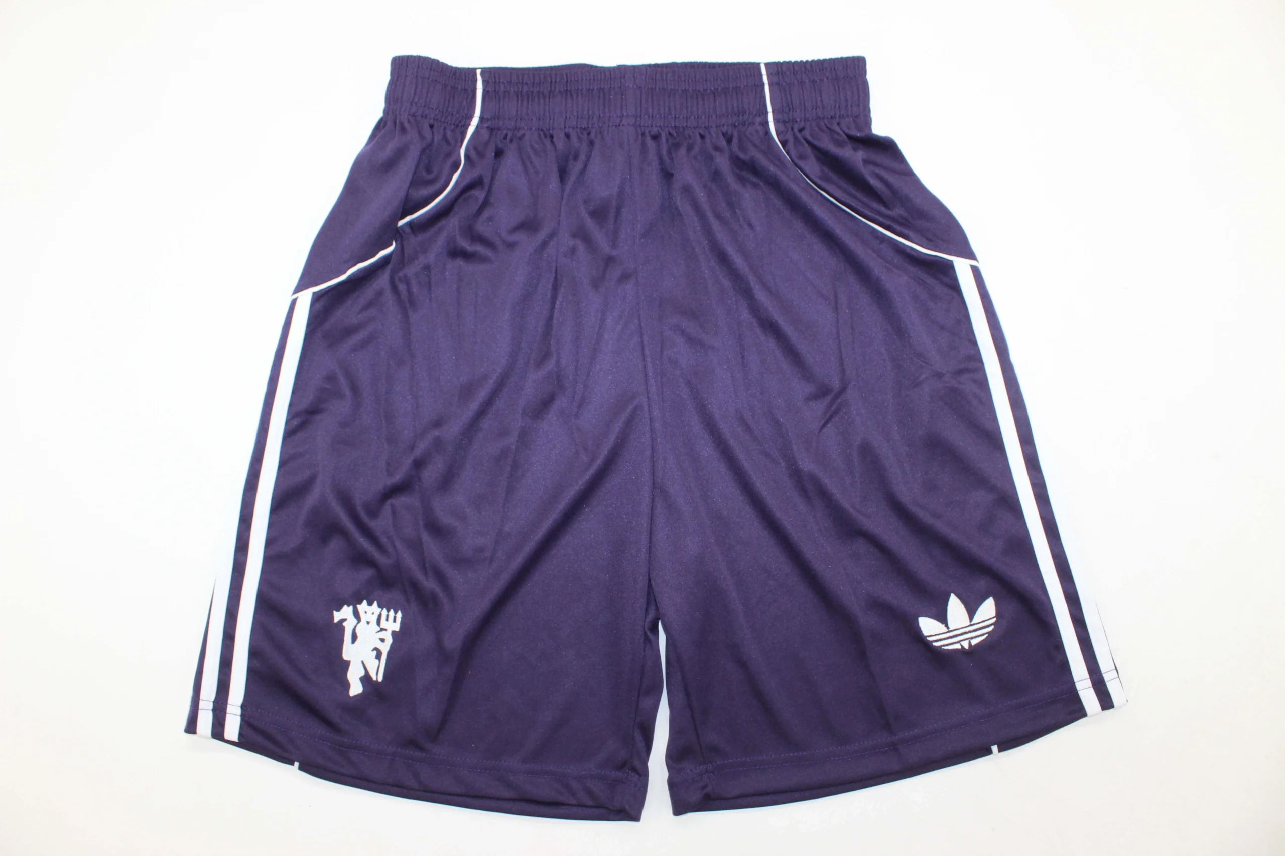 Short26-United-visitante-azul-portada Short Manchester United visitante color azul 25/26 - Imagen 1