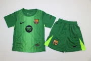 Kit de niño Barcelona portero color verde 25/26