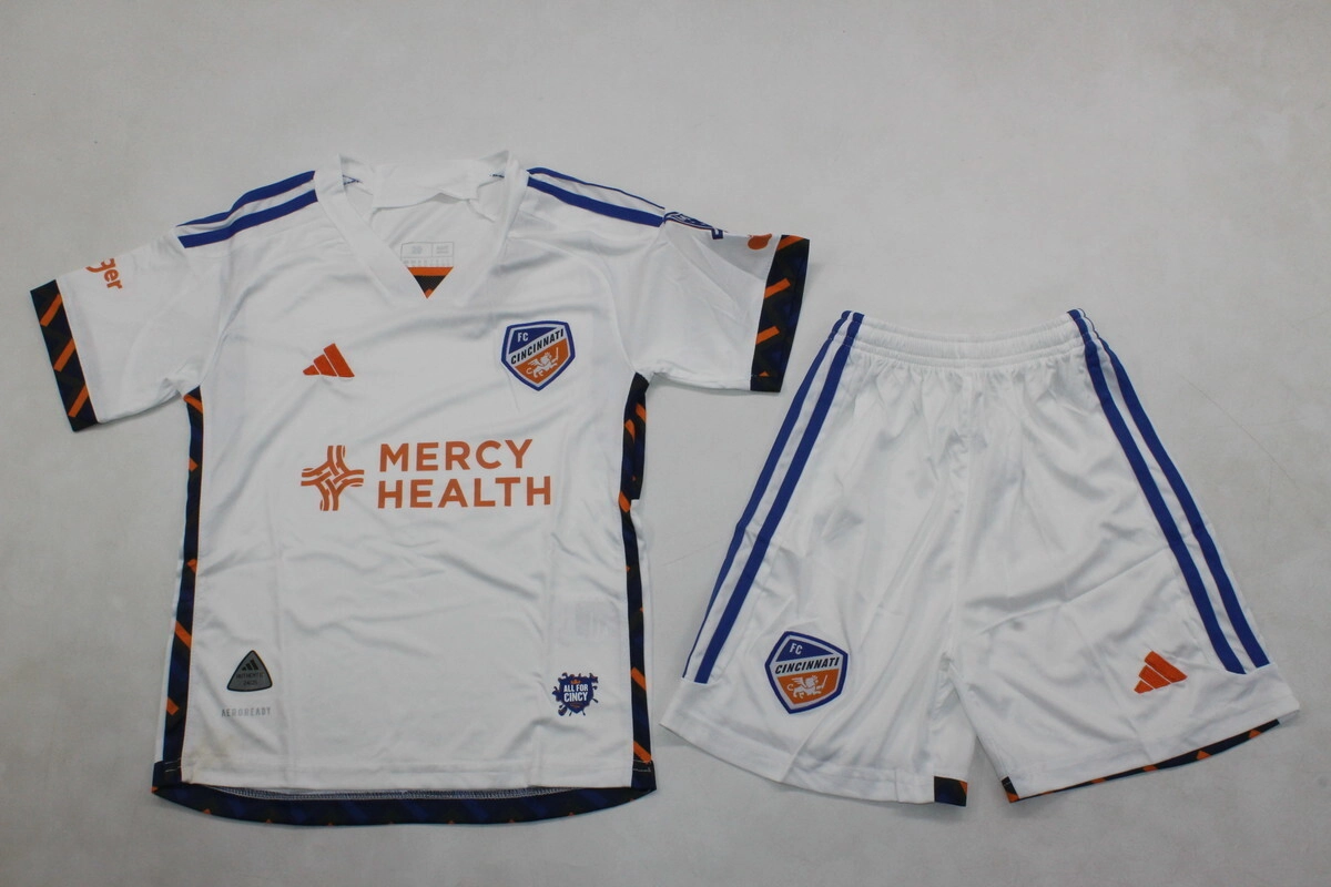 TallaNino26-Cincinnati-visitante-portada Kit de niño Cincinnati visitante 25/26 - Imagen 1