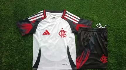 Kit de niño Flamengo visitante 25/26