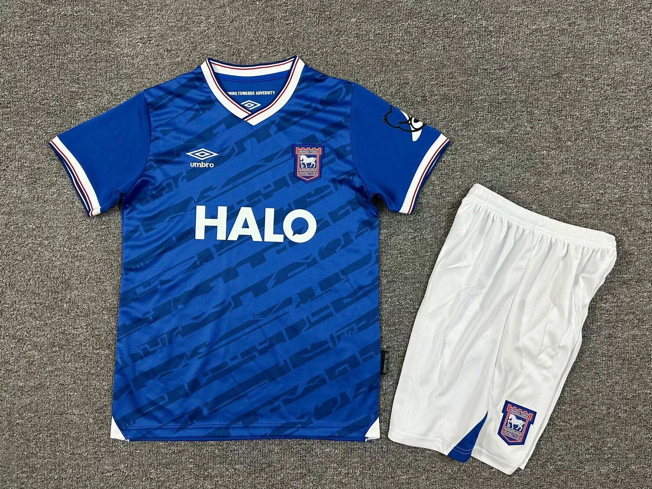 TallaNino26-Ipswich-Town-local-portada Kit de niño Ipswich Town local 25/26 - Imagen 1