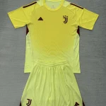 Kit de niño Juventus portero color amarillo 25/26