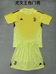 Kit de niño Juventus portero color amarillo 25/26
