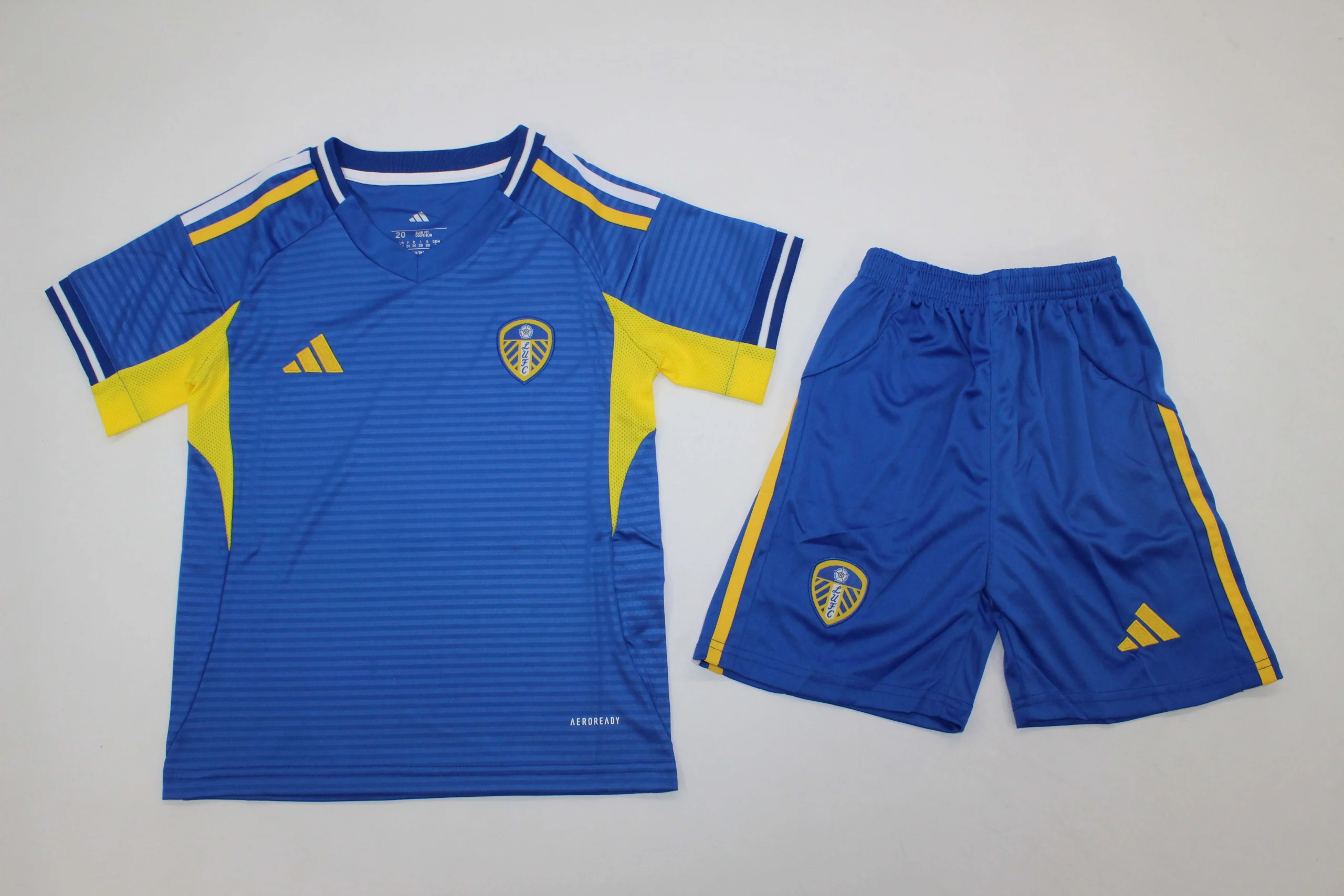 TallaNino26-Leeds-United-visitante-portada Kit de niño Leeds United visitante - Imagen 1