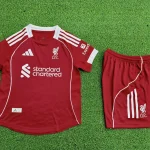 Kit de niño Liverpool local 25/26 versión jugador
