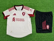 Kit de niño Liverpool visitante 25/26 versión jugador