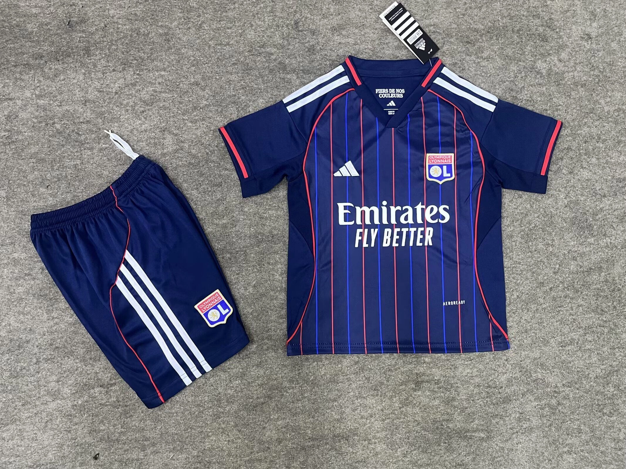 TallaNino26-Lyon-visitante-portada Kit de niño Olympique Lyon visitante 25/26 - Imagen 1