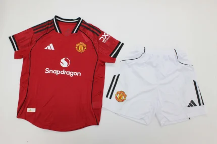 Kit de niño Manchester United local 25/26 versión jugador