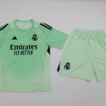 Kit de niño Real Madrid portero color verde 25/26