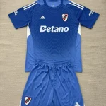 Kit de niño River Plate portero color azul 25/26