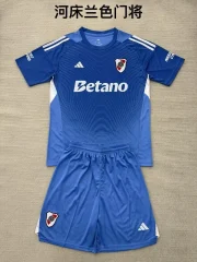 Kit de niño River Plate portero color azul 25/26