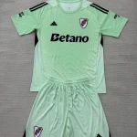 Kit de niño River Plate portero color verde 25/26