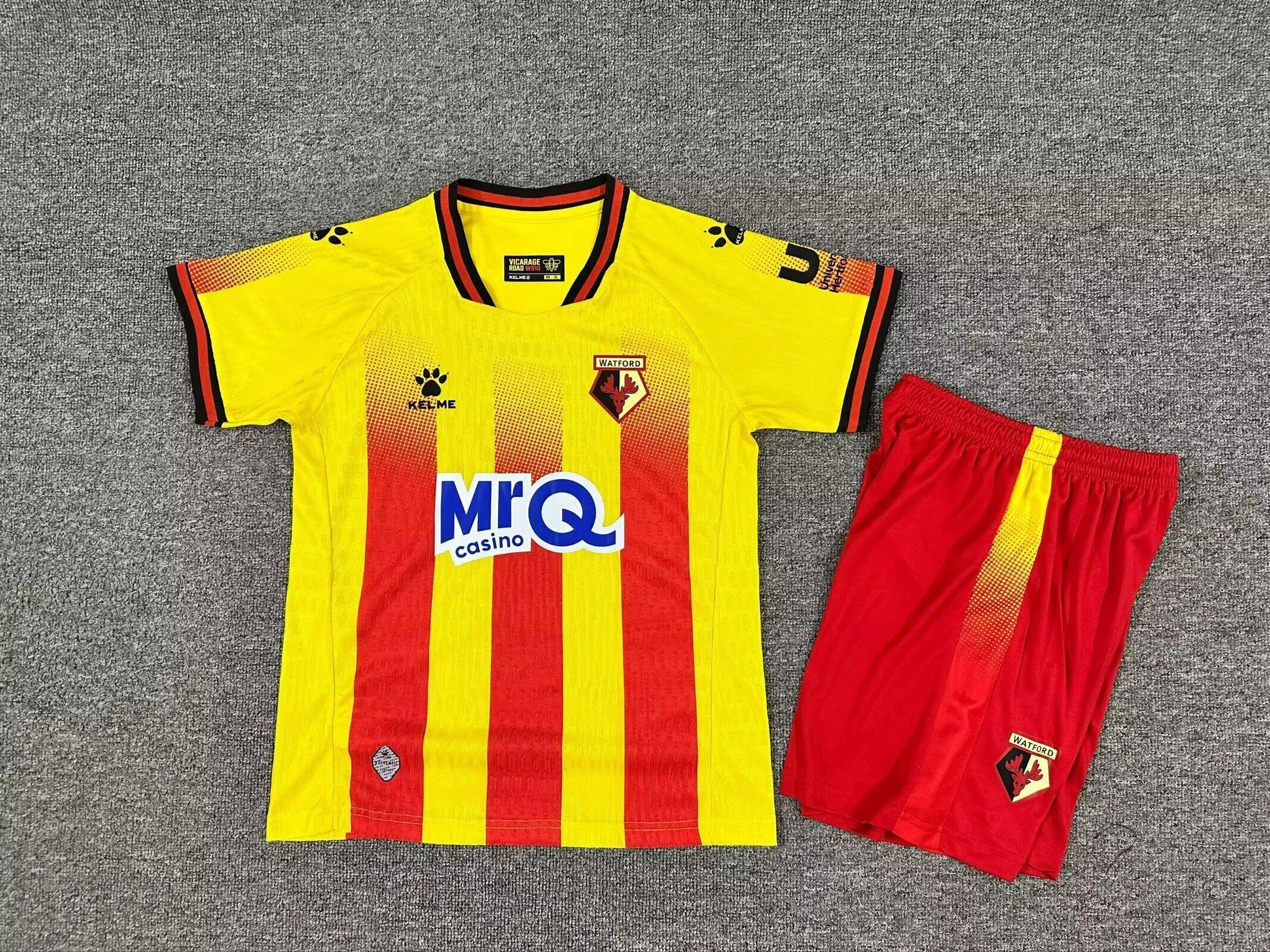 TallaNino26-Watford-local-portada Kit de niño Watford local 25/26 - Imagen 1