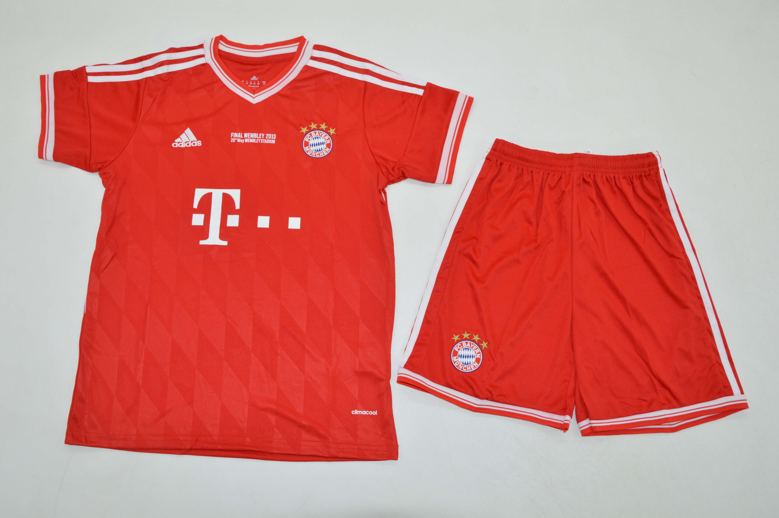 af10ddc8 Kit de niño Bayern Münich retro 12/13 - Imagen 1