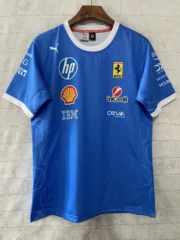 Camiseta Ferrari modelo 3