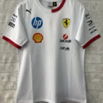 Camiseta Ferrari modelo 2