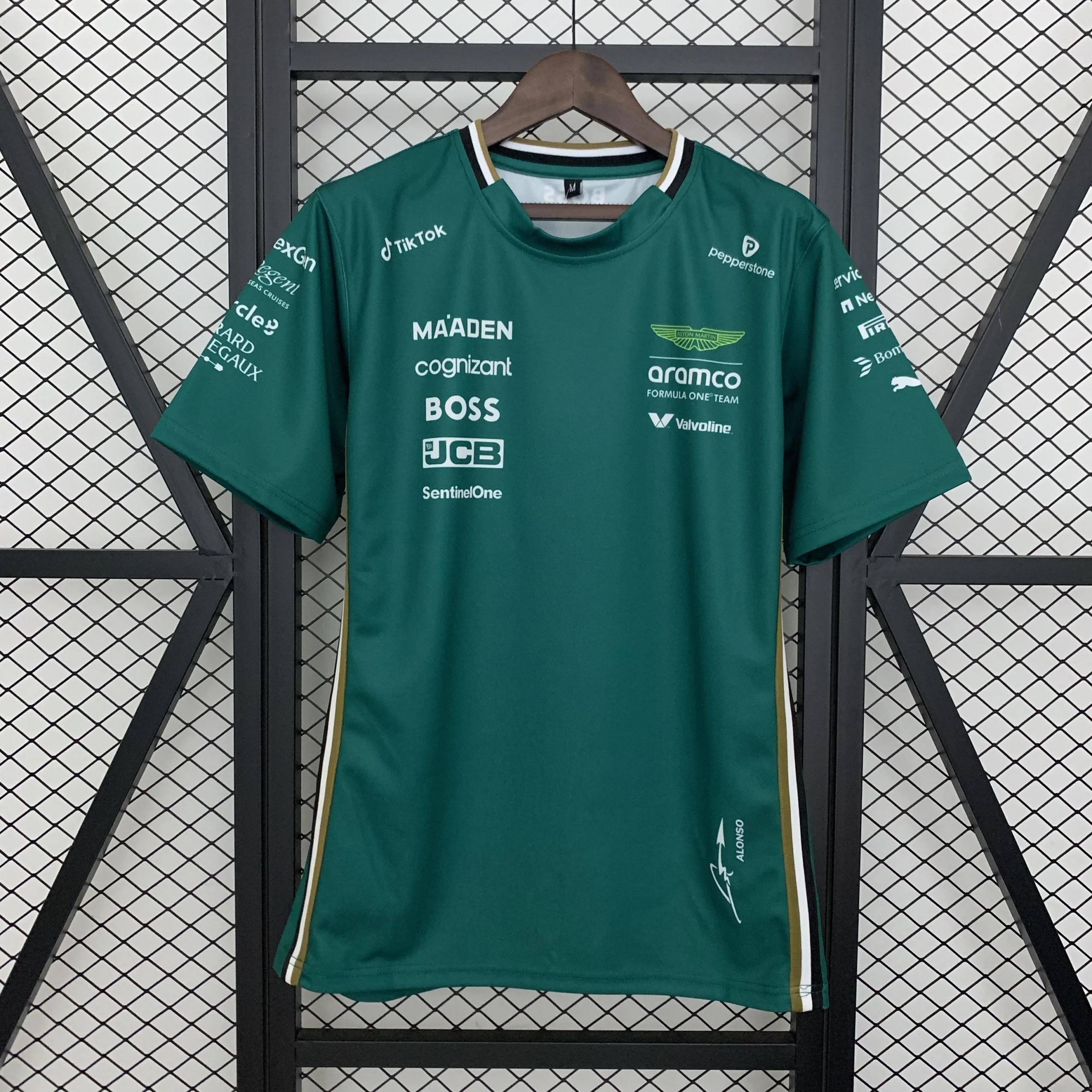 9aa3f057 Camiseta Aston Martin modelo 1 - Imagen 1