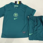 Kit de niño Nigeria visitante 2025