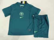 Kit de niño Nigeria visitante 2025