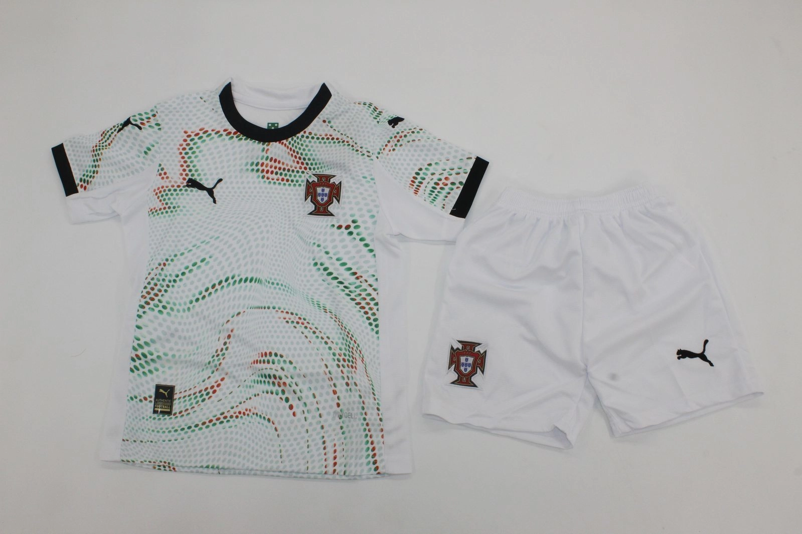 a Kit de niño Portugal visitante 2025 - Imagen 1