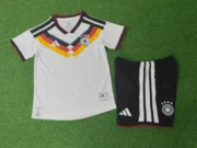 Kit de niño Alemania local 2026 versión jugador
