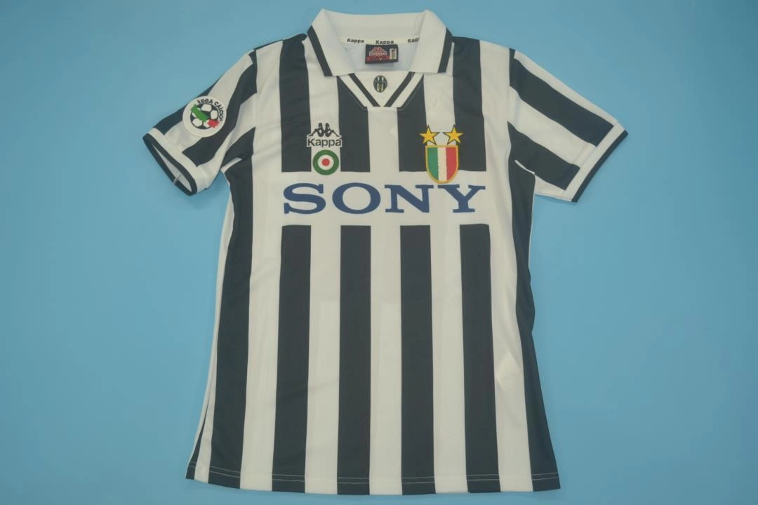 0a79d153 Juventus retro 95/96 local - Imagen 1