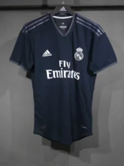 Real Madrid retro 18/19 visitante versión jugador