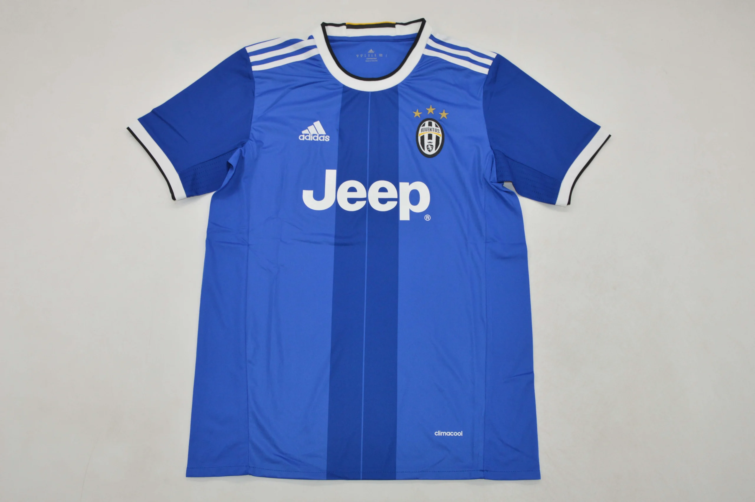 5adf2d36 Juventus retro 16/17 visitante - Imagen 1