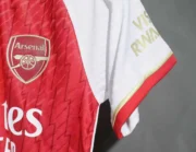 Arsenal retro 23/24 versión jugador - Imagen 3