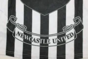 Kit de niño Newcastle United retro 97/99 - Imagen 16