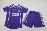 Kit de niño Real Madrid retro 06/07 alternativa