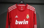 Real Madrid retro manga larga 11/12 versión jugador - Imagen 6