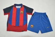 Kit de niño Barcelona retro 03/04 local