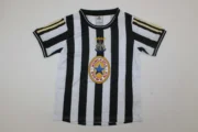 Kit de niño Newcastle United retro 97/99 - Imagen 18