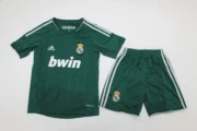 Kit de niño Real Madrid retro 12/13 alternativa