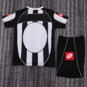 Kit de niño Juventus retro 02/03 - Imagen 3