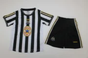Kit de niño Newcastle United retro 97/99
